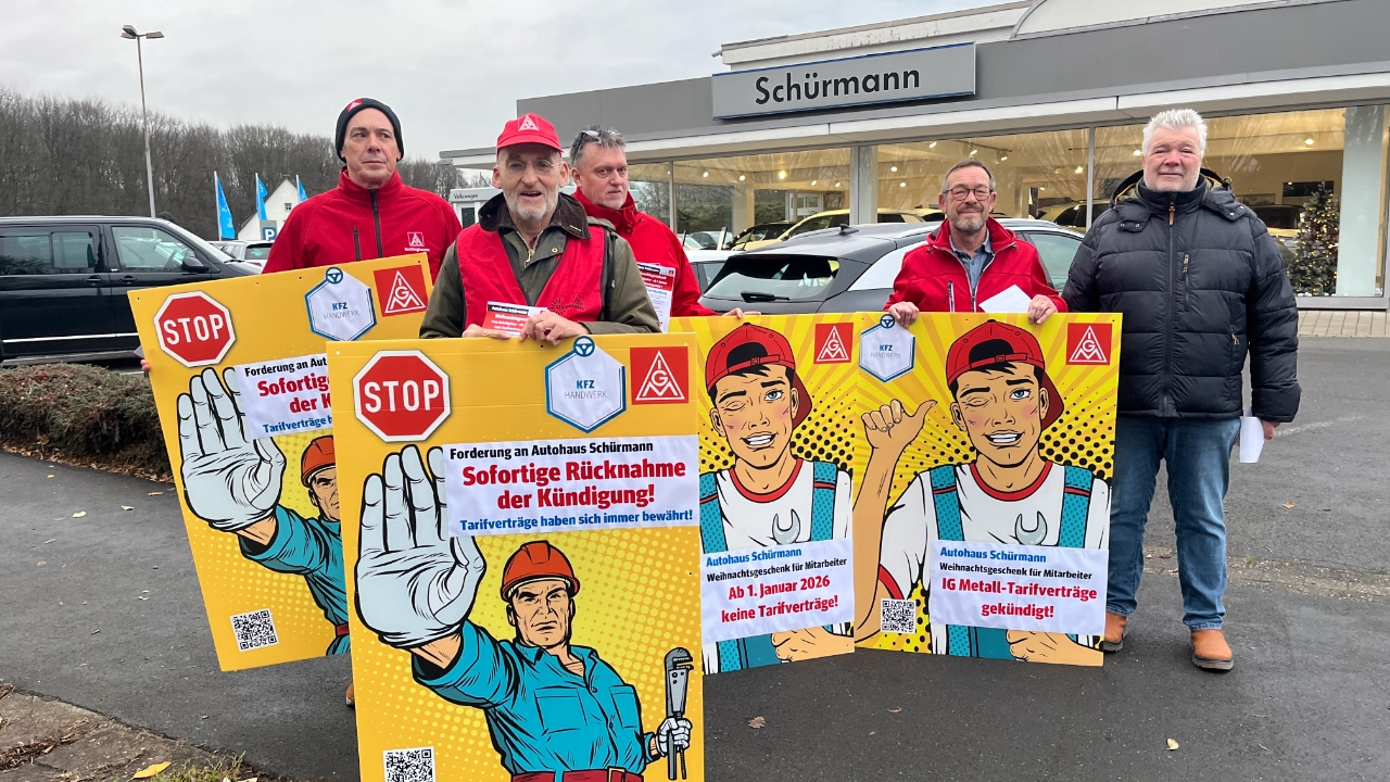 Die IG Metall Recklinghausen Informierte alle Kundinnen und Kunden über die Situation beim Autohaus Schürmann in Herten. Der neue Besitzer Tiemeyer machte allen Beschäftigten ein Weihnachtsgeschenk und kündigte zum 31.12.2025 den gültigen Tarifvertrag mit der IG Metall NRW. Die Tariflöhne und tariflichen Erhöhungen gehören bald der Vergangenheit an. Dies fanden die Kundinnen und Kunden weder seriös und als einen falschen Weg  